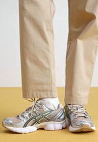 ASICS SportStyle GEL-NIMBUS 9 - Sneakers basse - feather grey/carrier grey