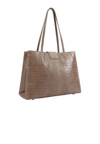 Bruine krokodil-geëmbleerde tote bag met twee lange handvatten, een rechthoekige vorm, een gladde textuur en een magnetische drukknoopsluiting aan de bovenkant.