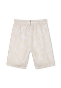 Shorts arrivant aux genoux, avec une taille élastique, en beige clair, ornés d'un motif de feuilles tropicales blanches. Comprend un détail de rayure verticale noire.