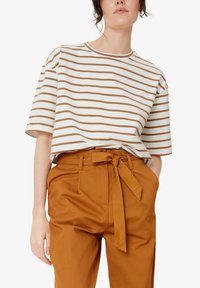 s.Oliver MIT STREIFEN - T-Shirt print - sandstein