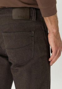BRAX STYLE CADIZ  - Stoffhose - nougat