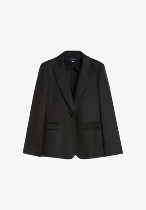 Blazer nero con un solo bottone, rever a lancia e tasche con patta, vestibilità sartoriale, mostrato su sfondo bianco.