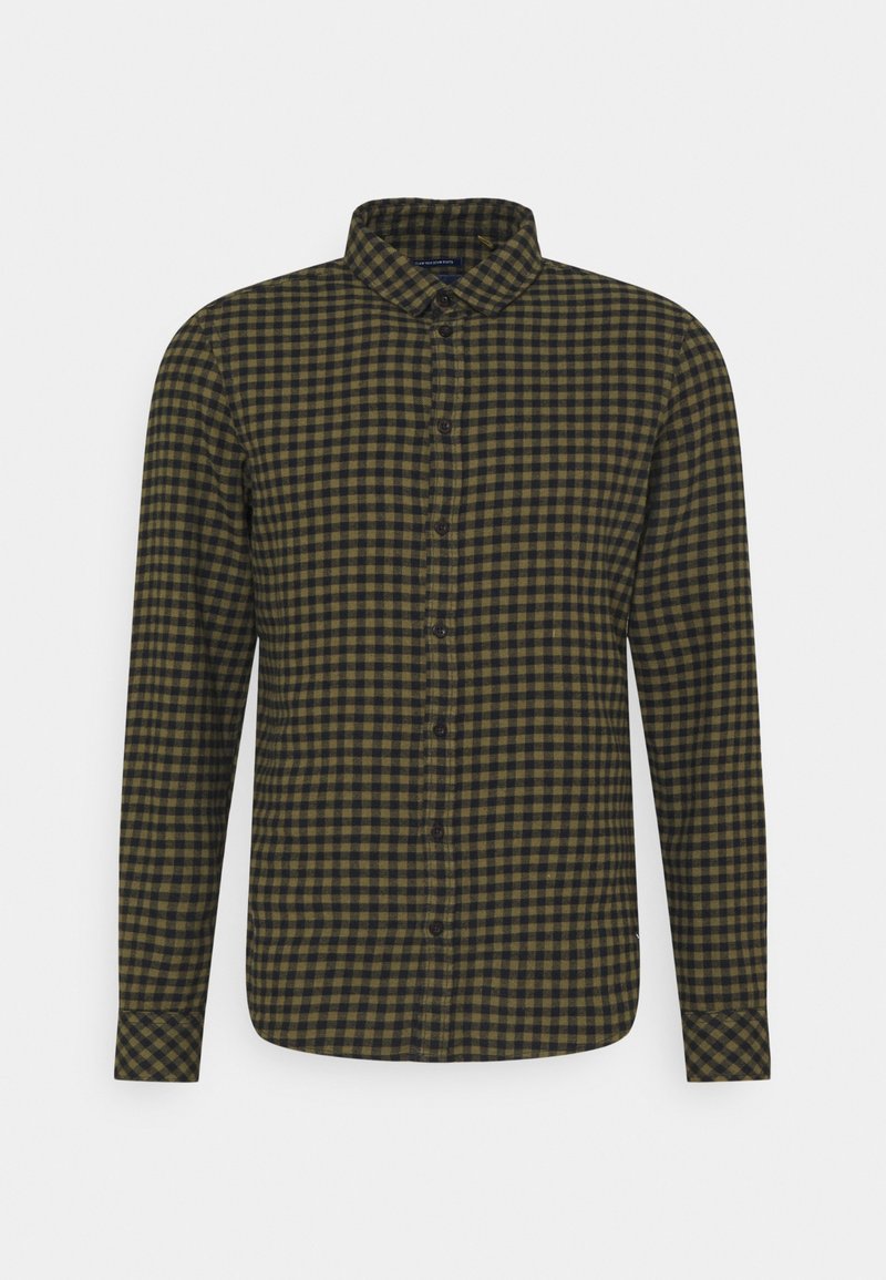 Chemise à manches longues avec boutons, motif à carreaux verts et noirs et col pointu, présentée sur fond uni.