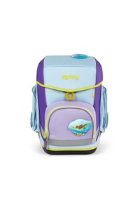 Zaino blu chiaro e viola con accenti gialli, caratterizzato da una tasca frontale testurizzata e un design di pesce tridimensionale. Scomparti con zip per lo stoccaggio.