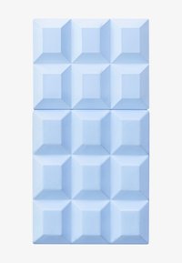 Lyseblå veggpanel med et 3D-geometrisk design med 12 diamantformede fremspring, glatt overflate og matt finish.