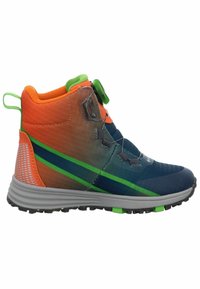 Scarpa outdoor alta con una combinazione di colori blu, arancione e verde. Presenta una tomaia testurizzata, suola in gomma e chiusura regolabile con toggle.
