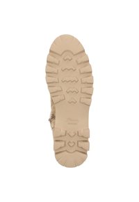 Semelle extérieure en caoutchouc beige avec des crampons profonds pour la traction, présentant un motif et un logo de marque estampé pour l'identification.