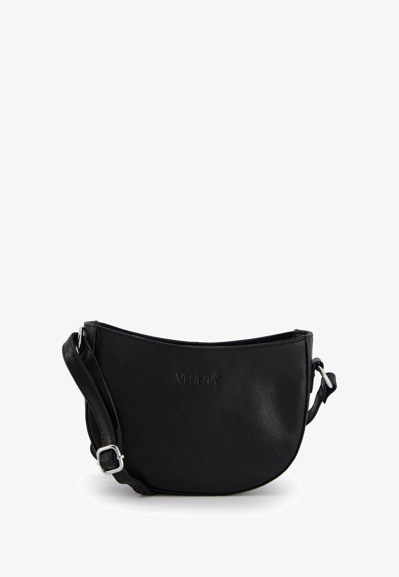 Sort halvmåneformet skuldertaske i læder med justerbar rem og diskret prikket "Venezia"-logo på forsiden.