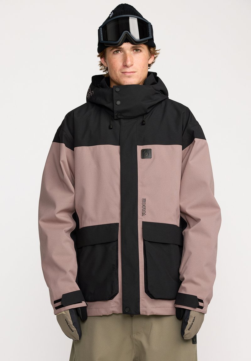 Heren snowboardjas in roze en zwart, met een capuchon, twee voorzakken, verstelbare manchet en een logo patch. Gemaakt van duurzaam materiaal.