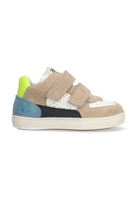 Velcro slipper in beige, wit en blauw suede. Ronde neus, getextureerde accenten en neon groene details op de hak. Rubberzool.