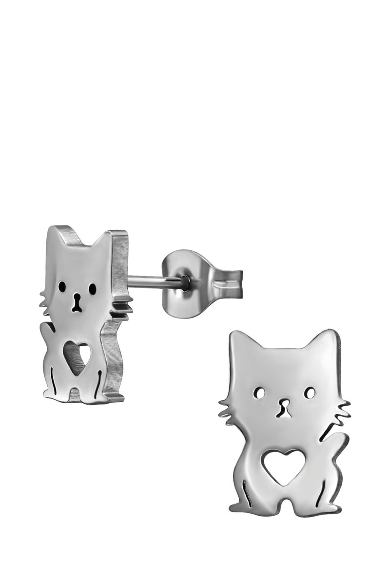 Zilveren oorstekers in de vorm van een kat met een uitgesneden hart en een minimalistisch design. Beschikt over een gladde textuur en een gepolijste afwerking.