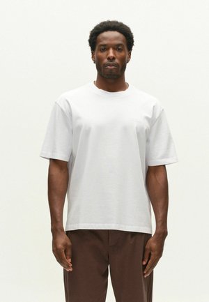 Gabba, GABLEGIN WIX BOXY HOUR SS T-SHIRT - Camiseta básica - white
