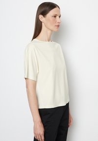 Marc O'Polo CUT ON SLEEVE - Basic T-shirt - off white