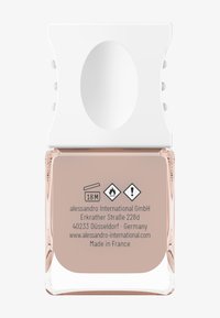 Transparante glazen nagellakfles met een witte plastic dop. De nagellak heeft een lichte nude kleur. Labels op de achterkant geven productinformatie.