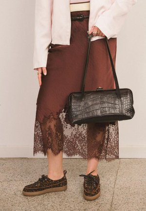 BALAGAN, RUFINA - Bolso de mano - brown croco