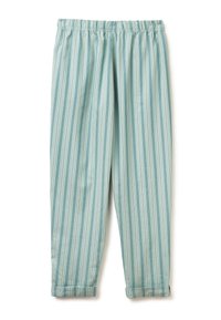 Lichtblauwe pyjamabroek met verticale strepen in donkerder blauw. Elastische tailleband, taps toelopende benen en opgerolde manchetten. Zachte stoftextuur.
