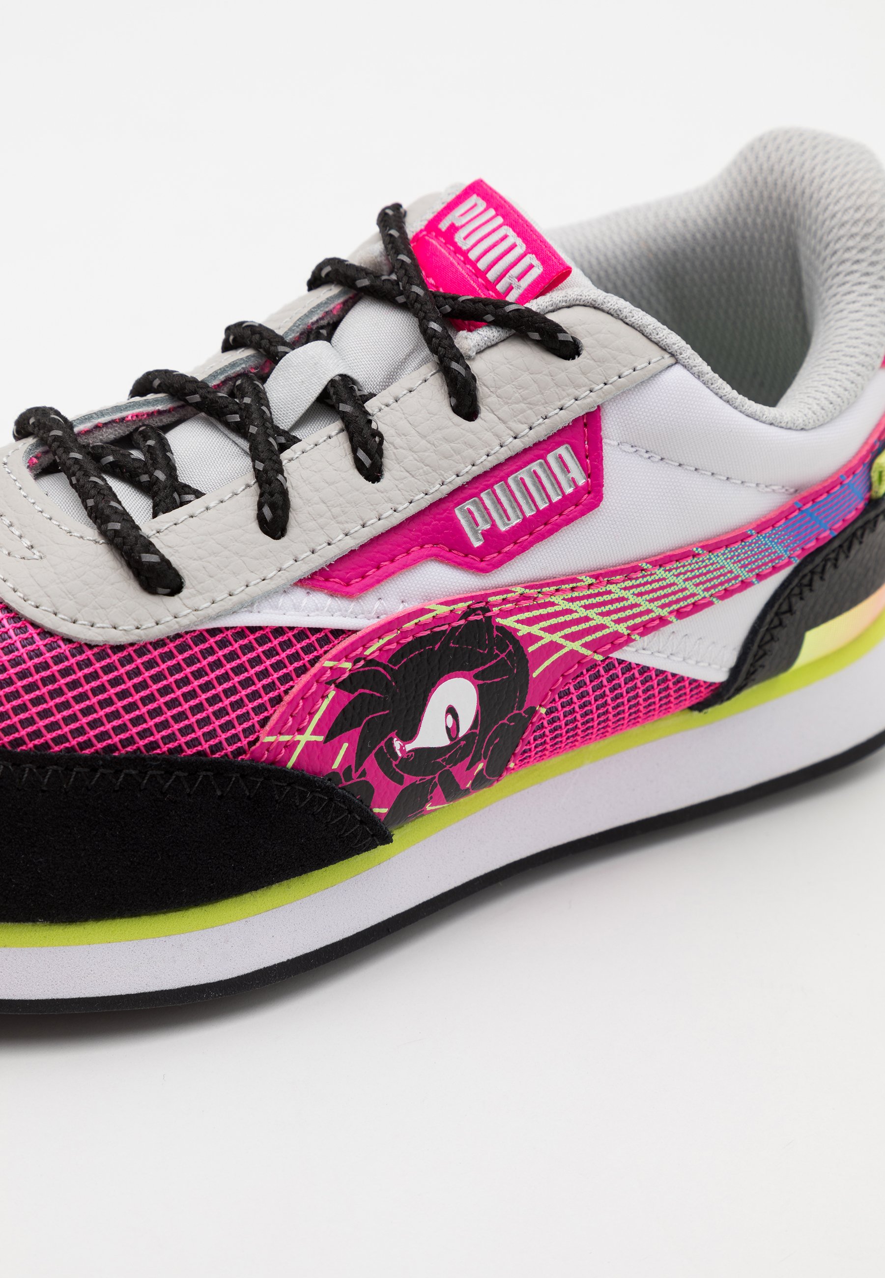 puma pink black