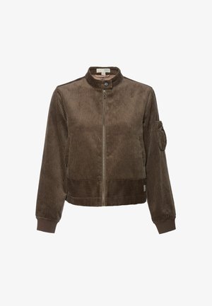 Brūns kordurojas žakete ar apaļu apkakli, rāvējslēdzēja aizdari, ribveida aprocēm un plāksterveida kabatu uz piedurknes. Visa virsma ar reljefām vertikālām līnijām.