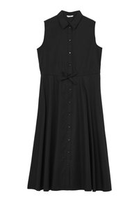 Vestito nero senza maniche con chiusura a bottoni sul davanti, colletto e cintura in vita. La gonna a campana appare liscia con una texture leggera.