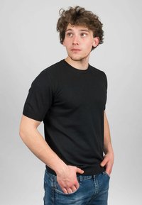 Thumbnail Image 3
