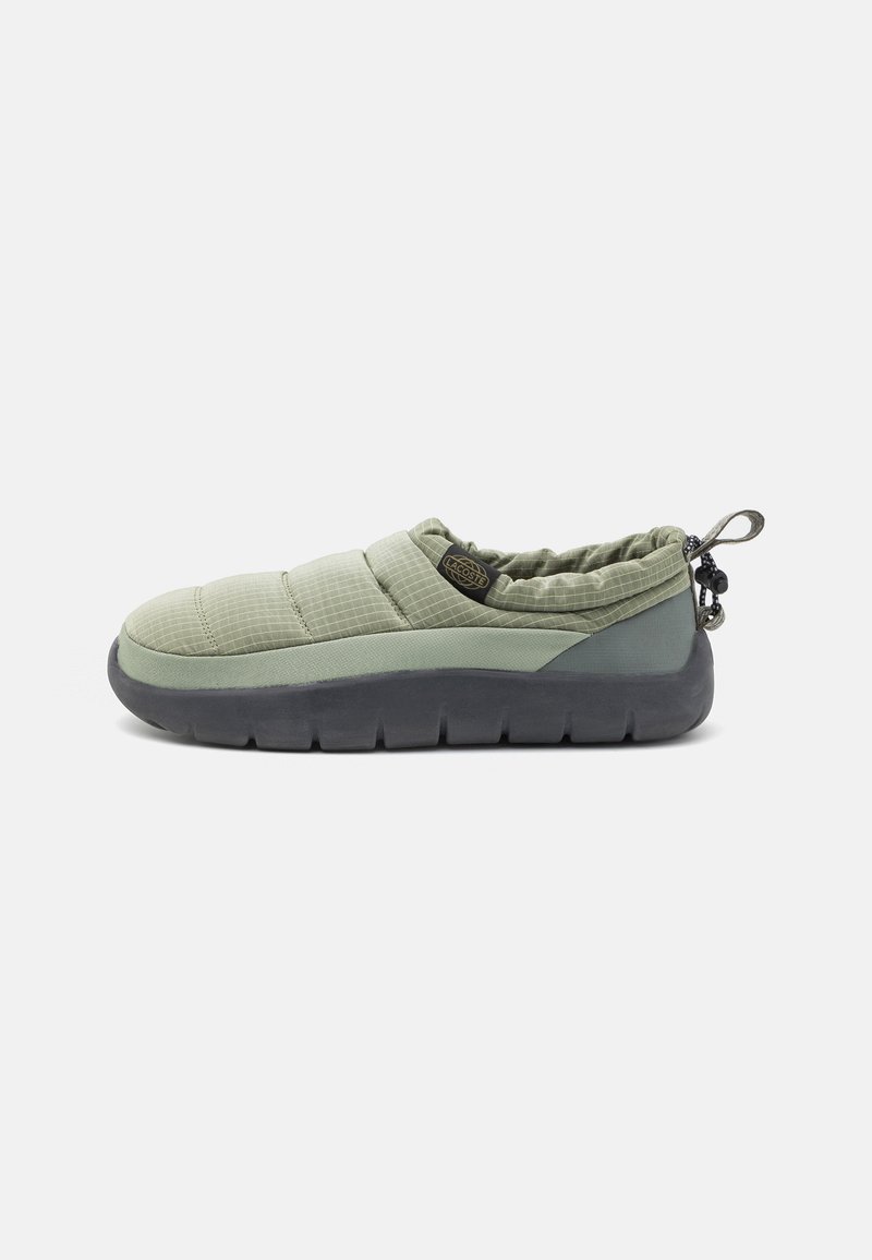 Lacoste SERVE SLIPPER 224 - Tøfler - light green/dark grey