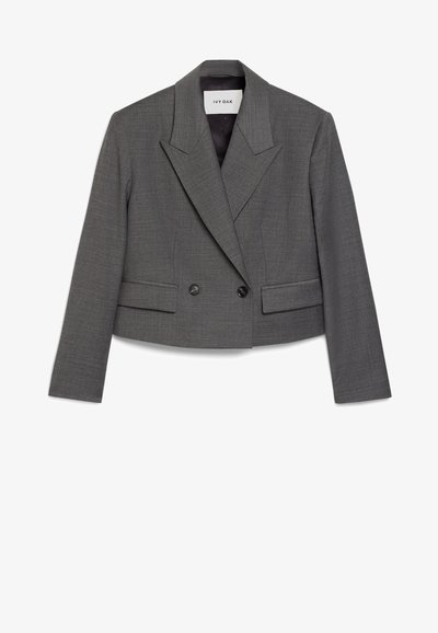 Kuttet grå blazer med strukturert stoff, noterte revers, dobbeltradte knapper og to frontlommer. Merket leser "IVY OAK."
