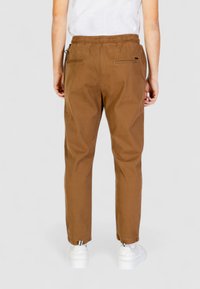 Gianni Lupo DRAWSTRING LOW CROTCH - Pantaloni - brown