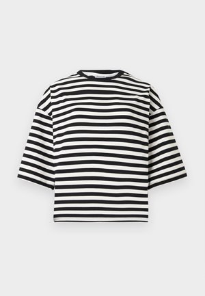 Μαύρο και λευκό ριγωτό κοντομάνικο cropped t-shirt με στρογγυλή λαιμόκοψη και άνετη εφαρμογή, κατασκευασμένο από απαλό βαμβακερό ύφασμα.