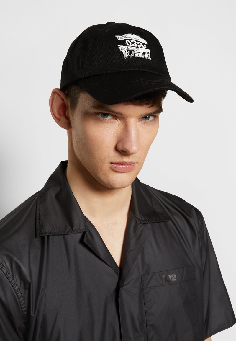 Herren Mützen, Hüte & Caps | 032c BARCODE UNISEX Cap black/schwarz - EC36684 Herren Mützen, Hüte & Caps | 032c BARCODE UNISEX Cap black/schwarz - EC36684