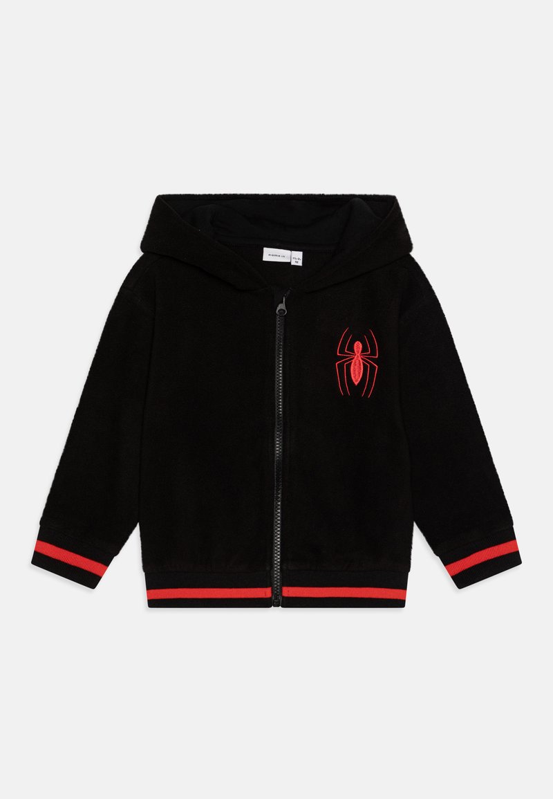 Sweatshirt preto com fecho, feito de material macio, apresentando um logotipo de aranha vermelha no peito e detalhes em riscas vermelhas nas mangas e na bainha.