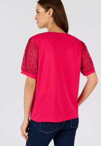 Damart TEE DÉTAILS MACRAMÉ - Camiseta estampada - rose