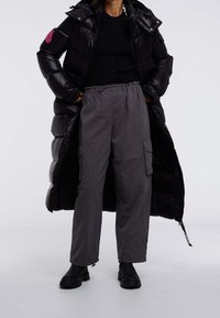 JACK1T Abrigo de plumas - black