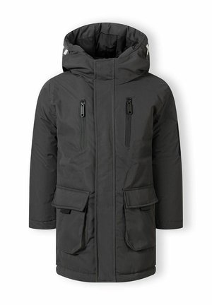 Svart vattentät parka-jacka med huva, två fickor med dragkedja på bröstet, två framfickor med lock och ett kviltat innerfoder.