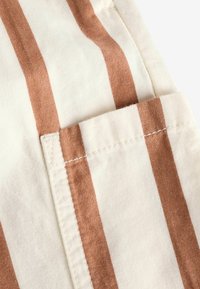 Next SIDE PULL-ON STANDARD - Pantalon classique - rust ecru stripe
