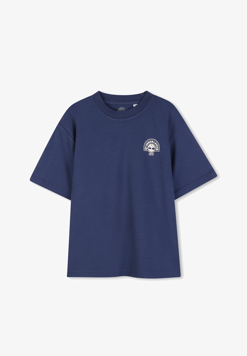 T-shirt en coton bleu marine à manches courtes, col rond, avec un petit logo blanc représentant un arbre et une forme d'arche sur le côté gauche de la poitrine.