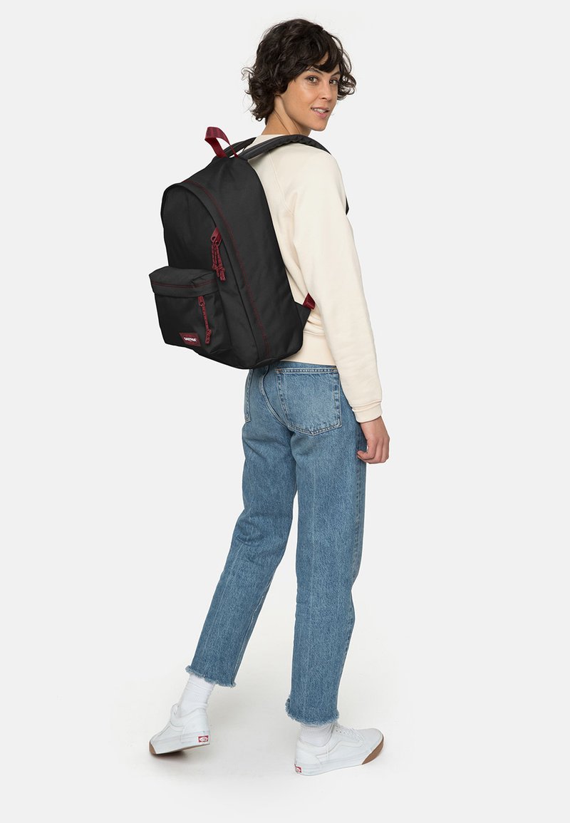 Eastpak OUT OF OFFICE - Mochila - blakoutstripred