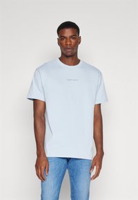 Tommy Jeans - NEW CLASSICS TEE - T-Shirt basic - breezy blue Thumbnail-Bild 1