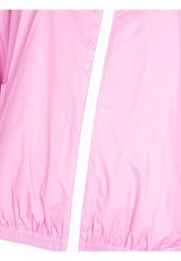 Giacca a vento rosa chiaro con una texture liscia, dotata di una zip bianca e polsini e orlo elasticizzati per un look aderente.