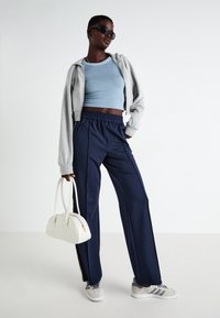 ONLY ONLWARM UP TRACK PANT  - Donji dijelovi trenirke - navy blazer/whitecap/gray