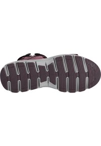 Sula med djupa spår, i lila och grå färgskala. Utformad för bra grepp med flexibelt gummimaterial och texturerad yta.