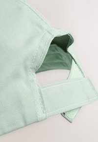 Non selezionato, sage green