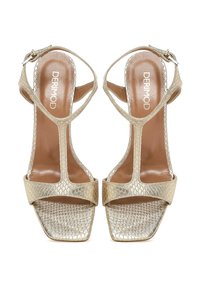 Stilettos métalliques dorés avec un motif reptile, bout ouvert, sangle de cheville et un talon carré pour une meilleure stabilité. Semelle intérieure lisse marron.