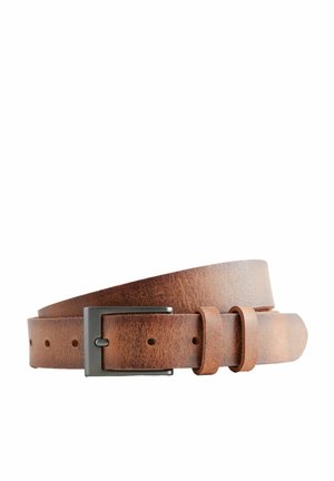Ceinture en cuir marron avec une finition texturée, dotée d'une boucle en métal noir rectangulaire et de plusieurs trous d'ajustement.