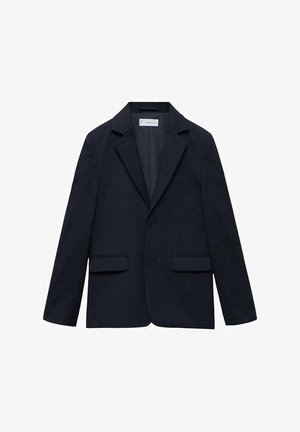 Blazer bleu marine en tissu lisse, avec un col cranté, deux poches avant et une fermeture à bouton unique pour un design classique.
