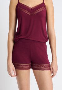 Niet geselecteerd, bordeaux