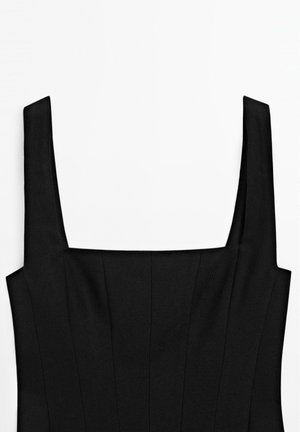 Robe noire structurée avec un décolleté carré, des bretelles larges et des coutures verticales. Le tissu semble lisse et légèrement texturé.