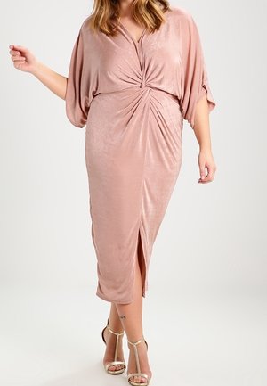 Blushkleurige, knielange jurk van zachte, rekbare stof met een gedraaide voorkant, korte dolmanmouwen en een zijschuif.