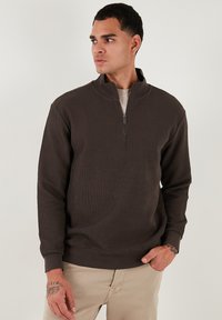 Unselected, dark brown
