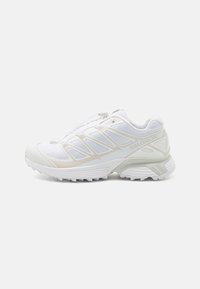 Salomon XT-PATHWAY UNISEX - Tenisky - white/lunar rock