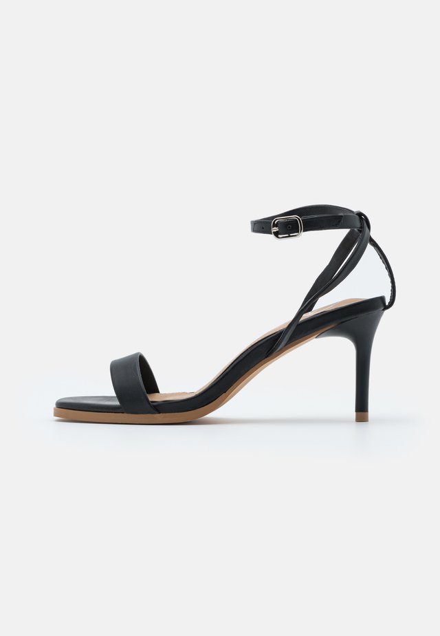 CONTRAST SOLE MATTE LOW  - Sandales à talons hauts - black